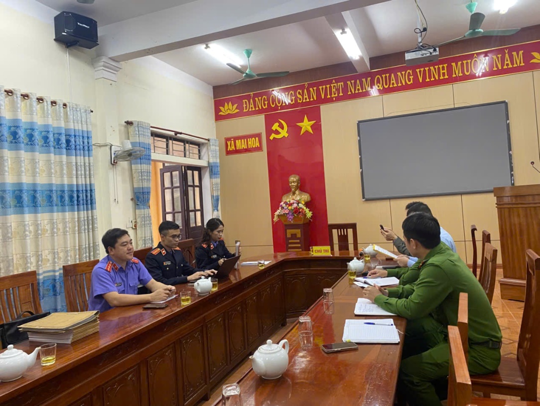 Viện Kiểm sát nhân dân khu vực 5 – Hà Tĩnh tổ chức làm việc với Ủy ban nhân dân xã Mai Hoa về công tác thi hành án hình sự tại địa phương.