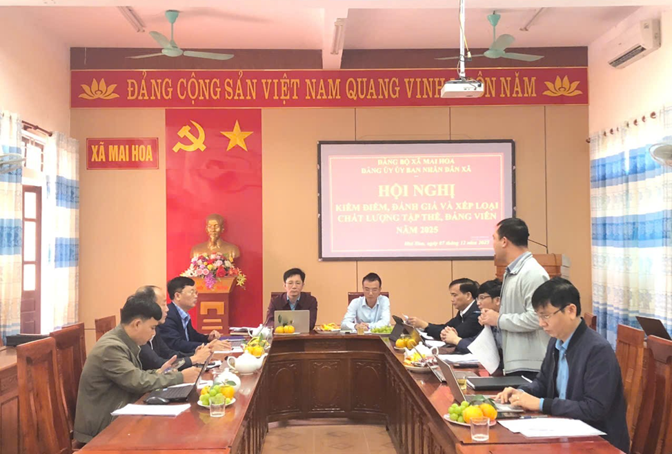Đảng bộ UBND xã Mai Hoa tổ chức hội nghị kiểm điểm, đánh giá và xếp loại chất lượng tập thể và cá nhân năm 2025