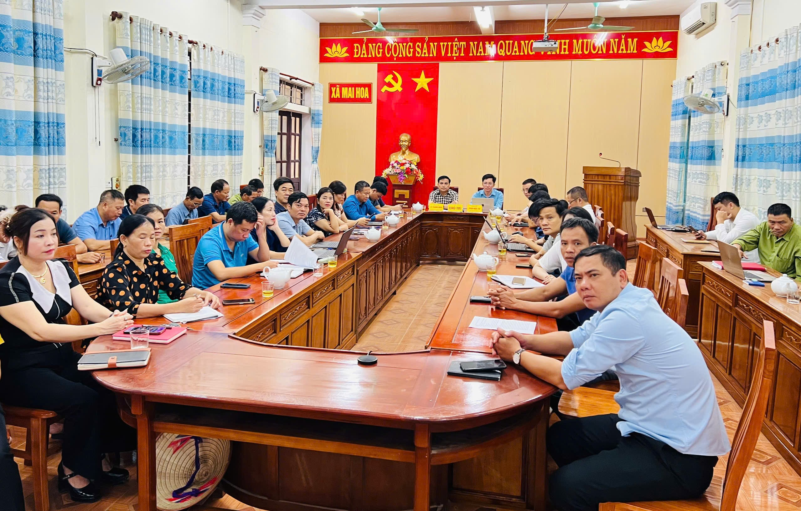 Xã Mai Hoa họp triển khai công tác ứng phó với bão số 10 (BUALOI)