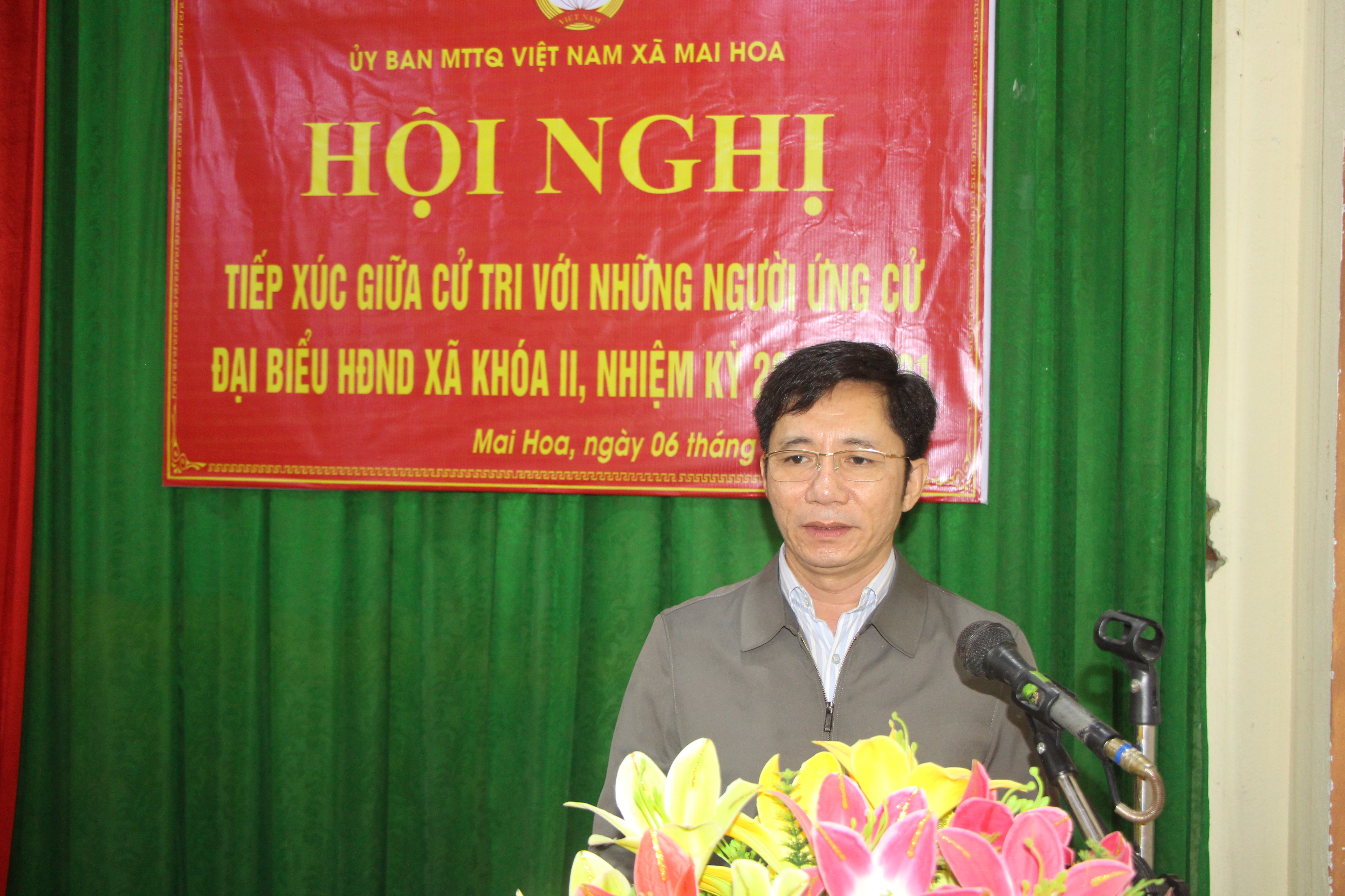 Các ứng cử viên đại biểu HĐND xã Mai Hoa nhiệm kỳ 2026 – 2031 tiếp xúc với cử tri để vận động bầu cử 