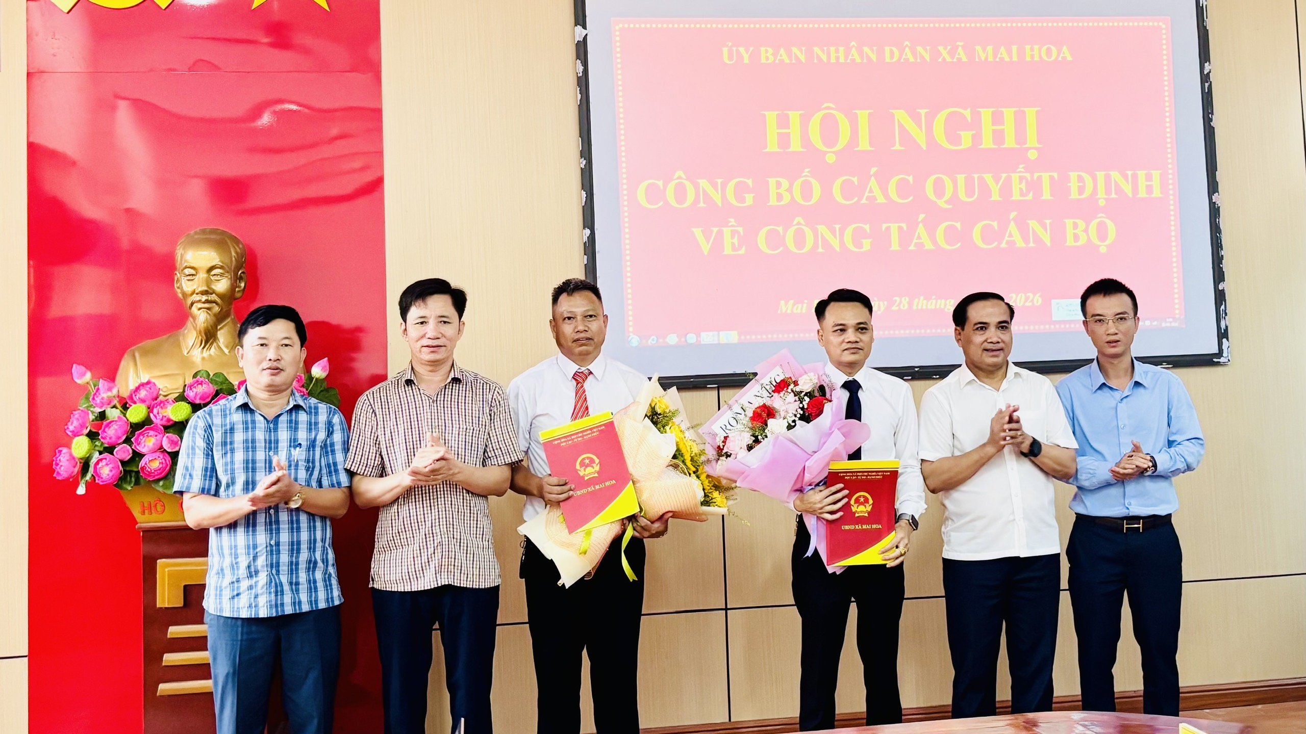 XÃ MAI HOA TỔ CHỨC LỄ CÔNG BỐ VÀ TRAO QUYẾT ĐỊNH BỔ NHIỆM GIÁM ĐỐC, PHÓ GIÁM ĐỐC TRẠM Y TẾ XÃ