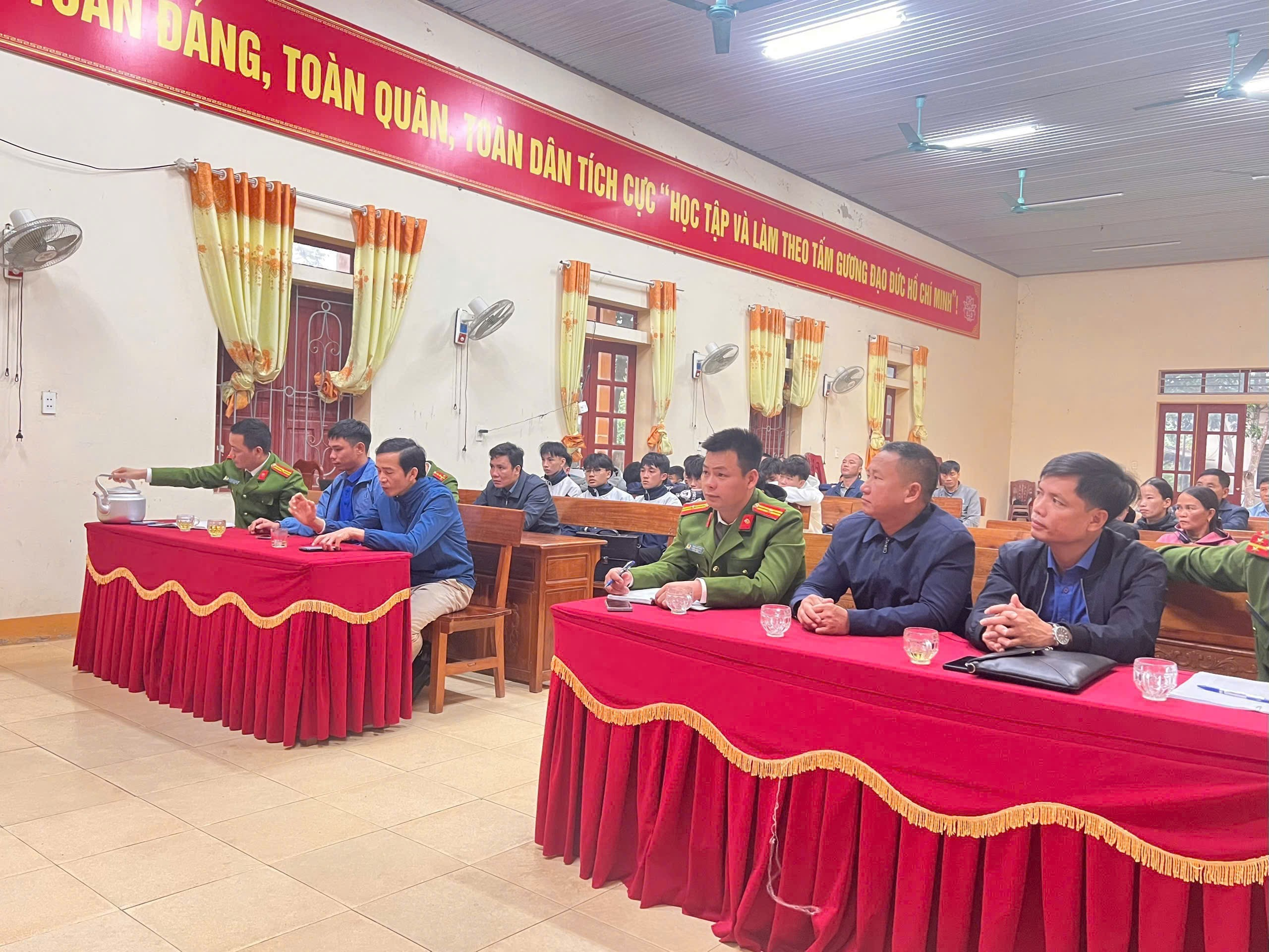 Tuyên truyền pháp luật nhằm tăng cường công tác quản lý thanh, thiếu niên có nguy cơ vi phạm pháp luật trên địa bàn xã Mai Hoa.