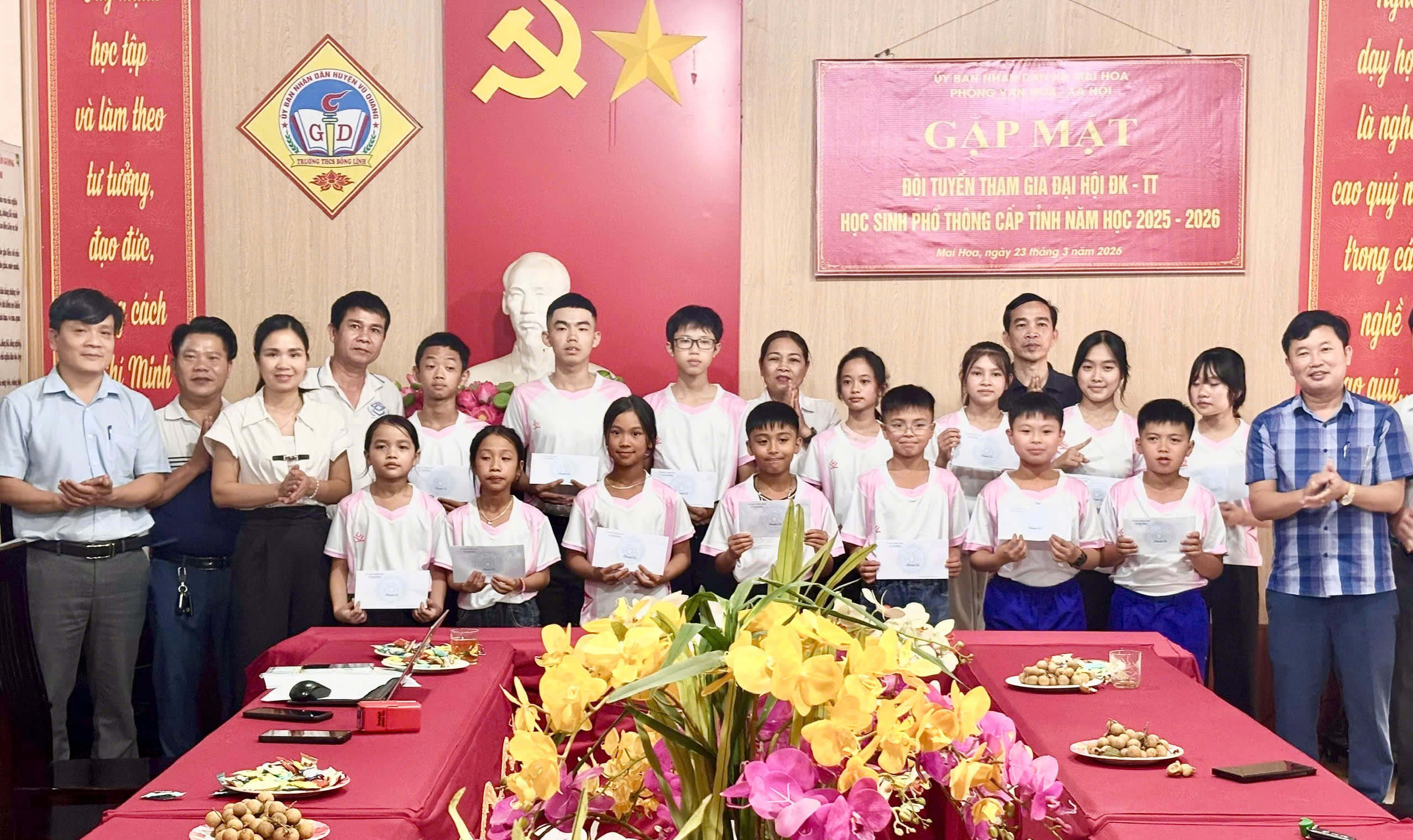 xã Mai Hoa gặp mặt, động viên đội tuyển tham gia Đại hội Điền kinh - Thể thao học sinh phổ thông năm học 2025 - 2026.