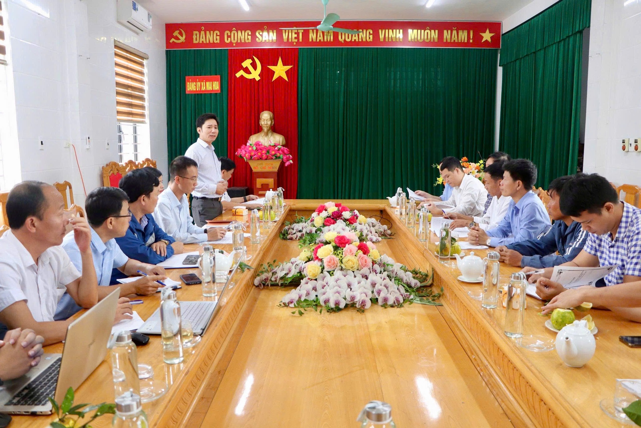 Trung tâm khuyến nông trung ương khảo sát phát triển các mô hình kinh tế ở xã Mai Hoa 