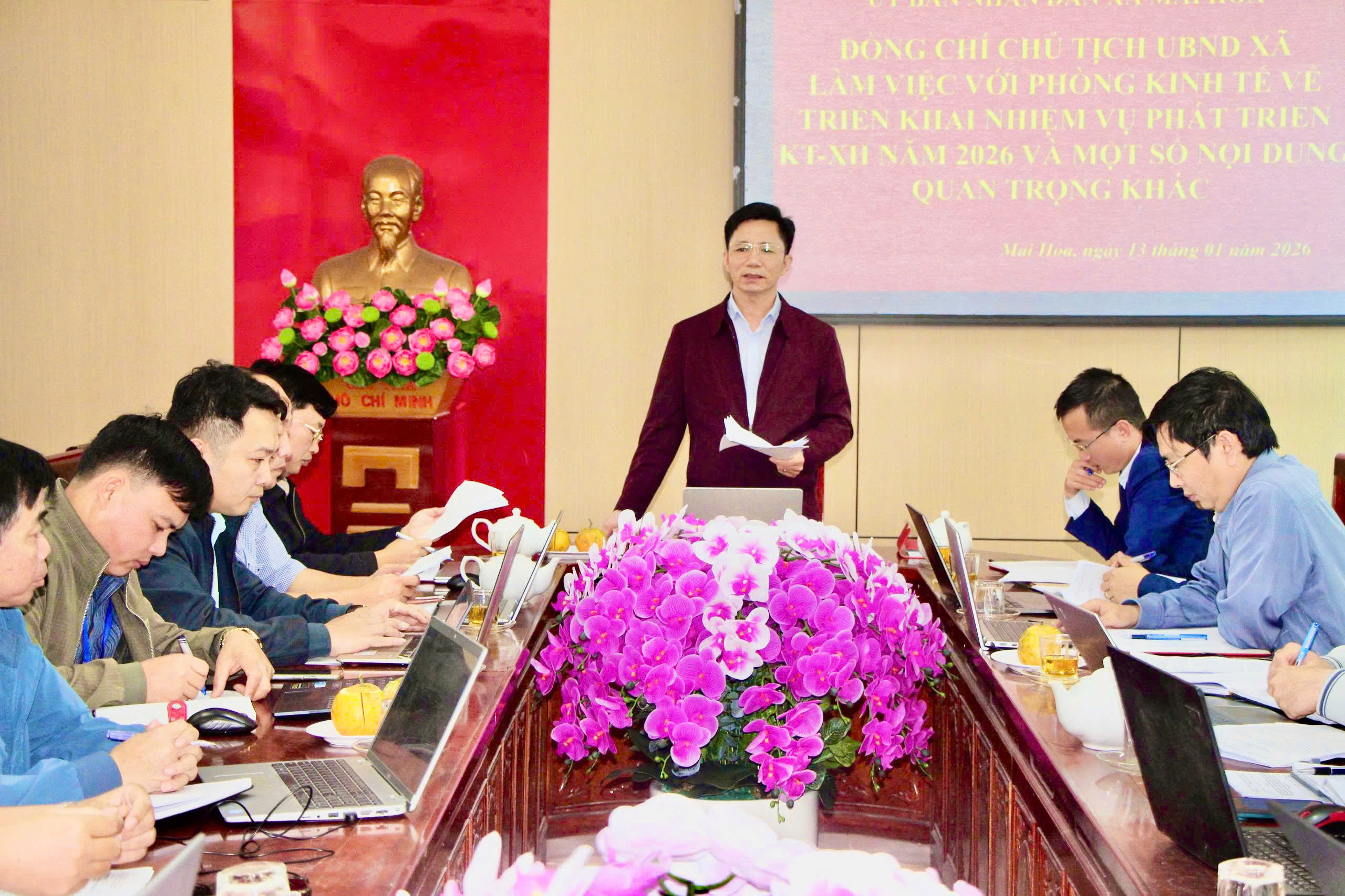 Chủ tịch UBND xã Mai Hoa làm việc với phòng Kinh tế về nhiệm vụ phát triển kinh tế xã hội năm 2026 