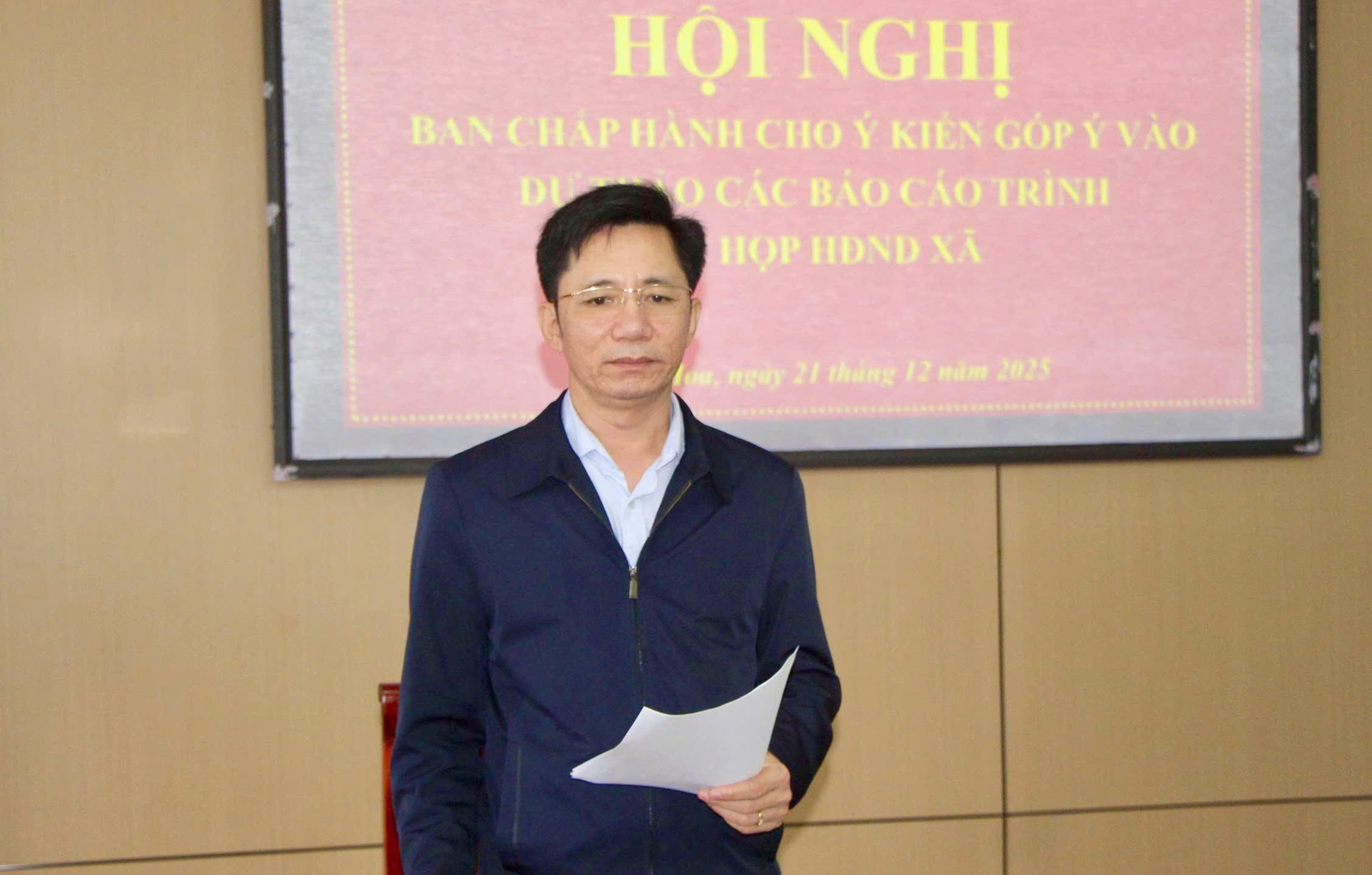 BCH Đảng uỷ UBND xã Mai Hoa góp ý dự thảo báo cáo trình kỳ họp HĐND xã. 