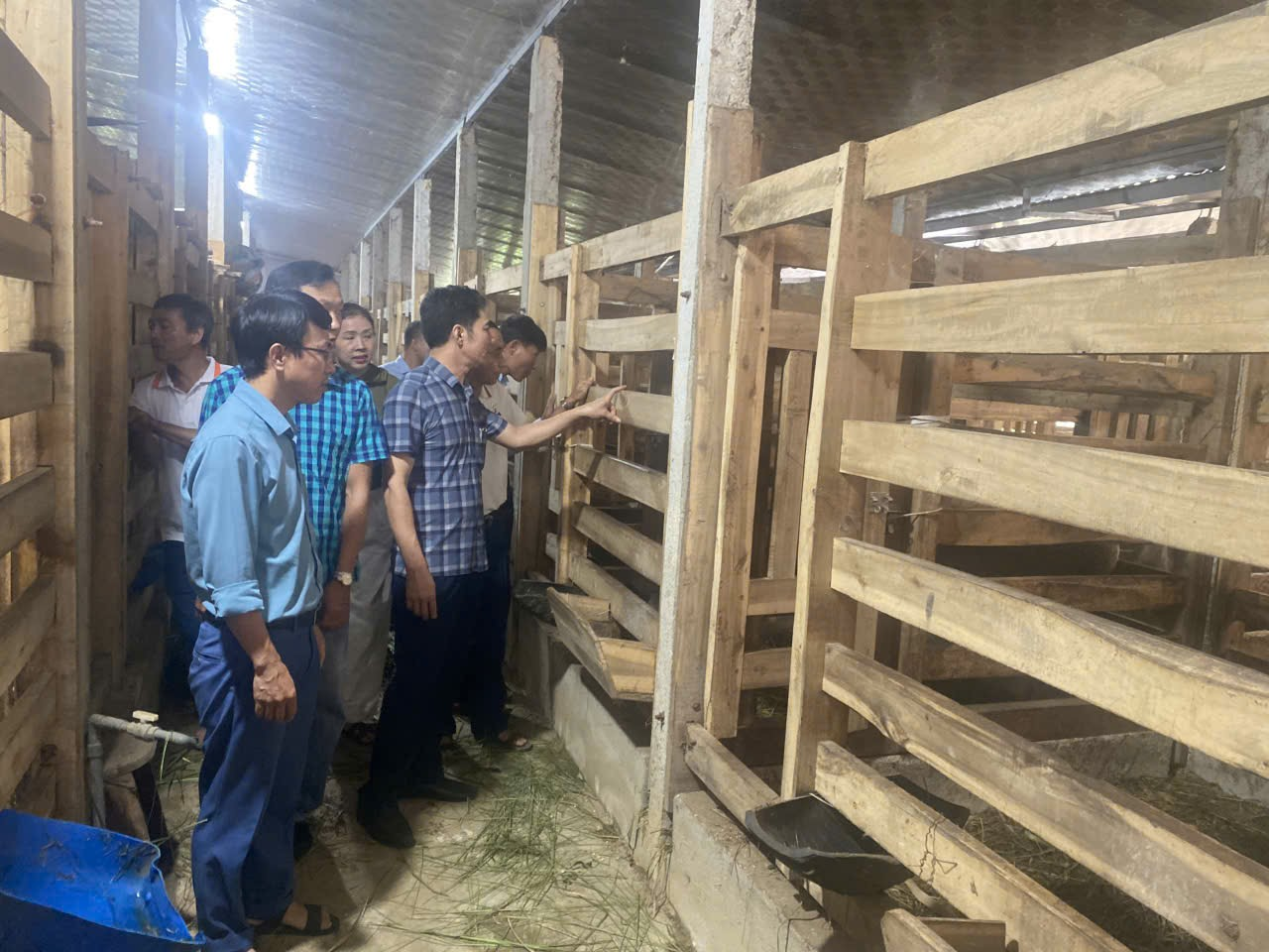 Xã Mai Hoa tham quan trang trại nuôi Hươu sao và cơ sở sản xuất sản phẩm OCOP từ nhung Hươu 