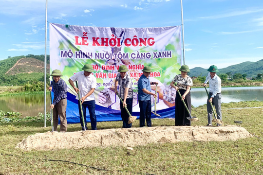 Xã Mai Hoa khởi công xây dựng mô hình nuôi tôm càng xanh trên 2,5 tỷ đồng.