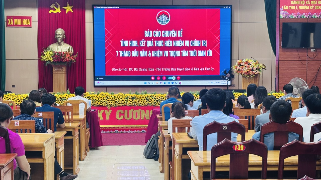 Xã Mai Hoa tham dự Hội nghị trực tuyến bồi dưỡng chính trị cho đội ngũ cán bộ quản lý, giáo viên.