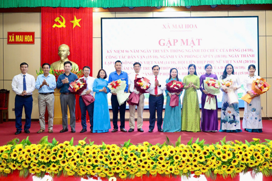 Đảng ủy xã Mai Hoa gặp mặt kỷ niệm ngày truyền thống các ngành xây dựng Đảng và các Hội, đoàn thể