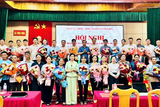 xã Mai Hoa sơ kết công tác xây dựng Đảng và thực hiện nhiệm vụ chính trị; gặp mặt cán bộ không chuyên trách cấp xã, cấp thôn nghỉ công tác. 