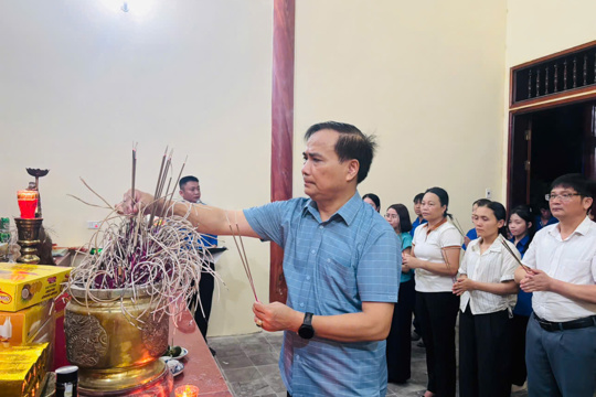 Xã Mai Hoa tổ chức Lễ thắp nến tri ân các Anh hùng liệt sĩ nhân kỷ ngày Thương binh, liệt sĩ 27/7.
