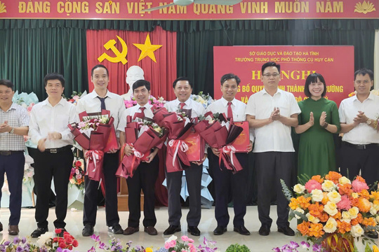 Công bố quyết định thành lập Trường THPT Cù Huy Cận và bổ nhiệm cán bộ quản lý
