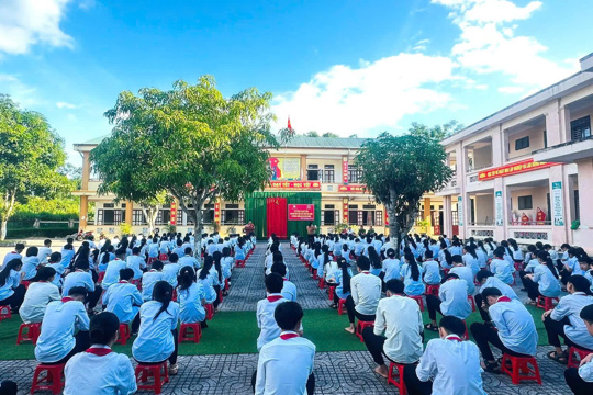 Tuyên truyền, phổ biến pháp luật về trật tự an toàn giao thông (ATGT) và phòng, chống bạo lực học đường