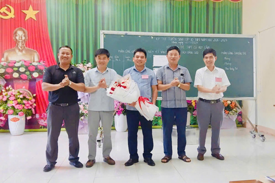 Lãnh đạo xã Mai Hoa và xã Thượng Đức gặp mặt, động viên Hội đồng coi thi vào lớp 10 
