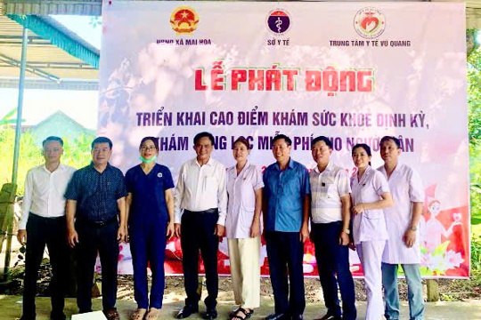 Xã Mai Hoa phối hợp với Trung tâm y tế Vũ Quang tổ chức khám sức khỏe định kỳ, khám sàng lọc miễn phí cho Nhân dân 