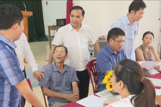 Lãnh đạo xã Mai Hoa kiểm tra, chỉ đạo “Chiến dịch làm giàu, làm sạch cơ sở dữ liệu đất đai”.