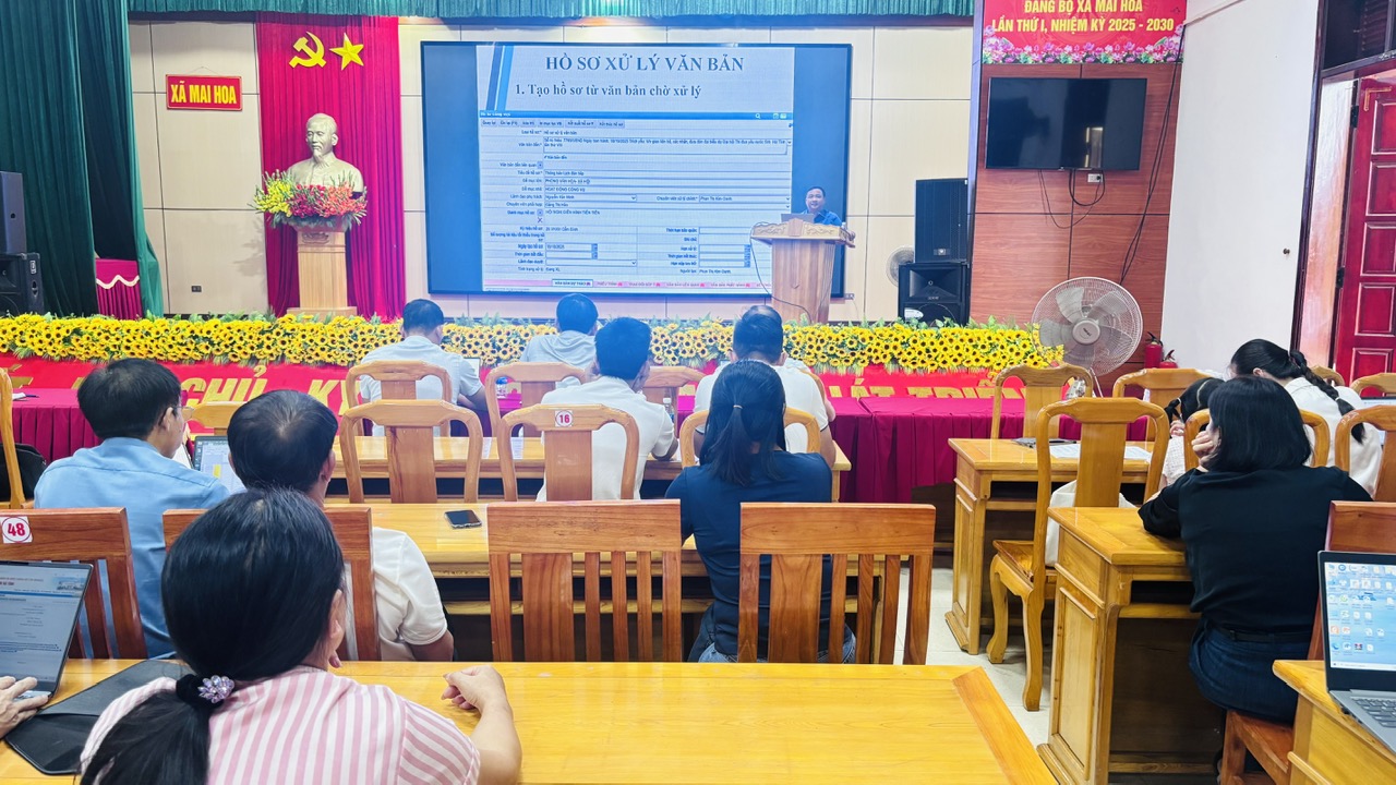 Xã Mai Hoa tổ chức tập huấn sử dụng các phần mềm phục vụ cải cách hành chính