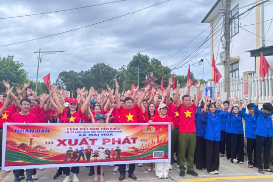Xã Mai Hoa: Gần 300 người tham gia chương trình đi bộ “Cùng Việt Nam tiến bước”