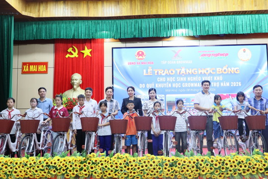 Trao tặng 20 xe đạp cho học sinh có hoàn cảnh khó khăn xã Mai Hoa