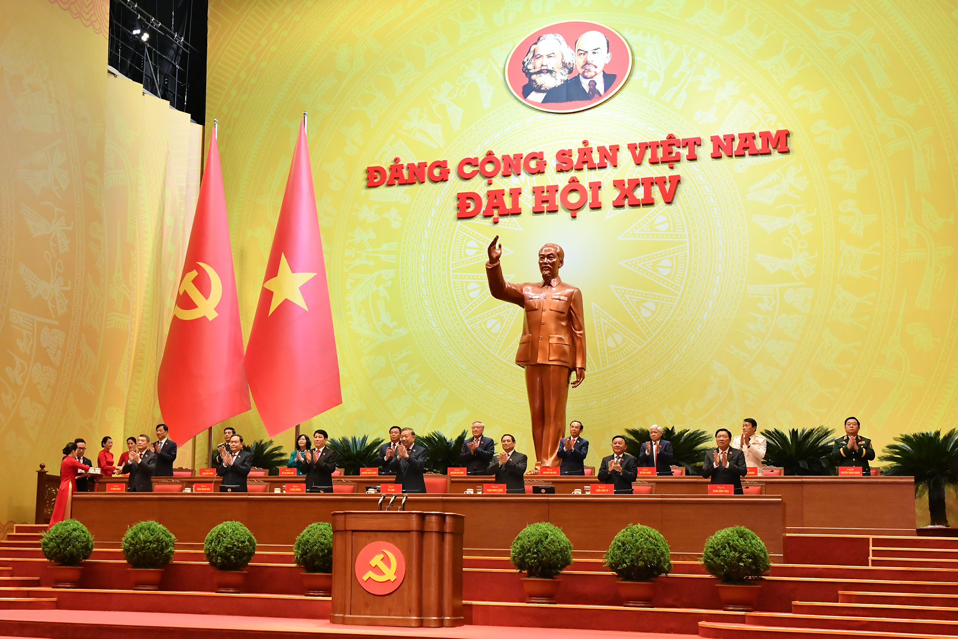Đảng uỷ xã Mai Hoa tổ chức theo dõi truyền hình trực tiếp Khai mạc  Đại hội Đại biểu toàn quốc lần thứ XIV