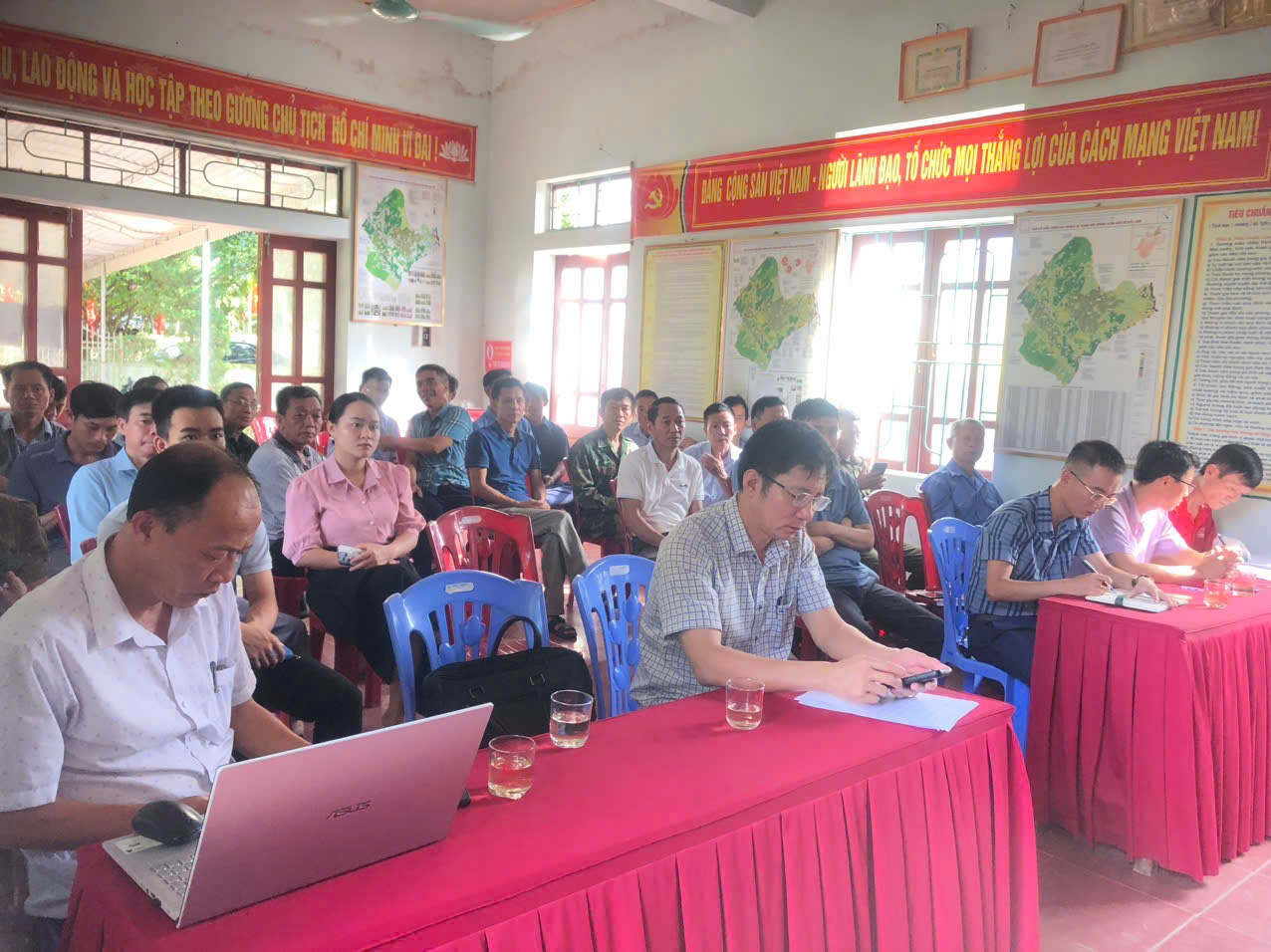  CHỦ TỊCH UBND XÃ PHẠM NGỌC TẠO TỔ CHỨC BUỔI LÀM VIỆC VỚI CÁC THÔN QUANG THÀNH, TÂN HƯNG VỀ ĐỊNH HƯỚNG THÀNH LẬP HTX CHĂN NUÔI HƯƠU VÀ LIÊN KẾT TRỒNG DƯA CHUỘT 