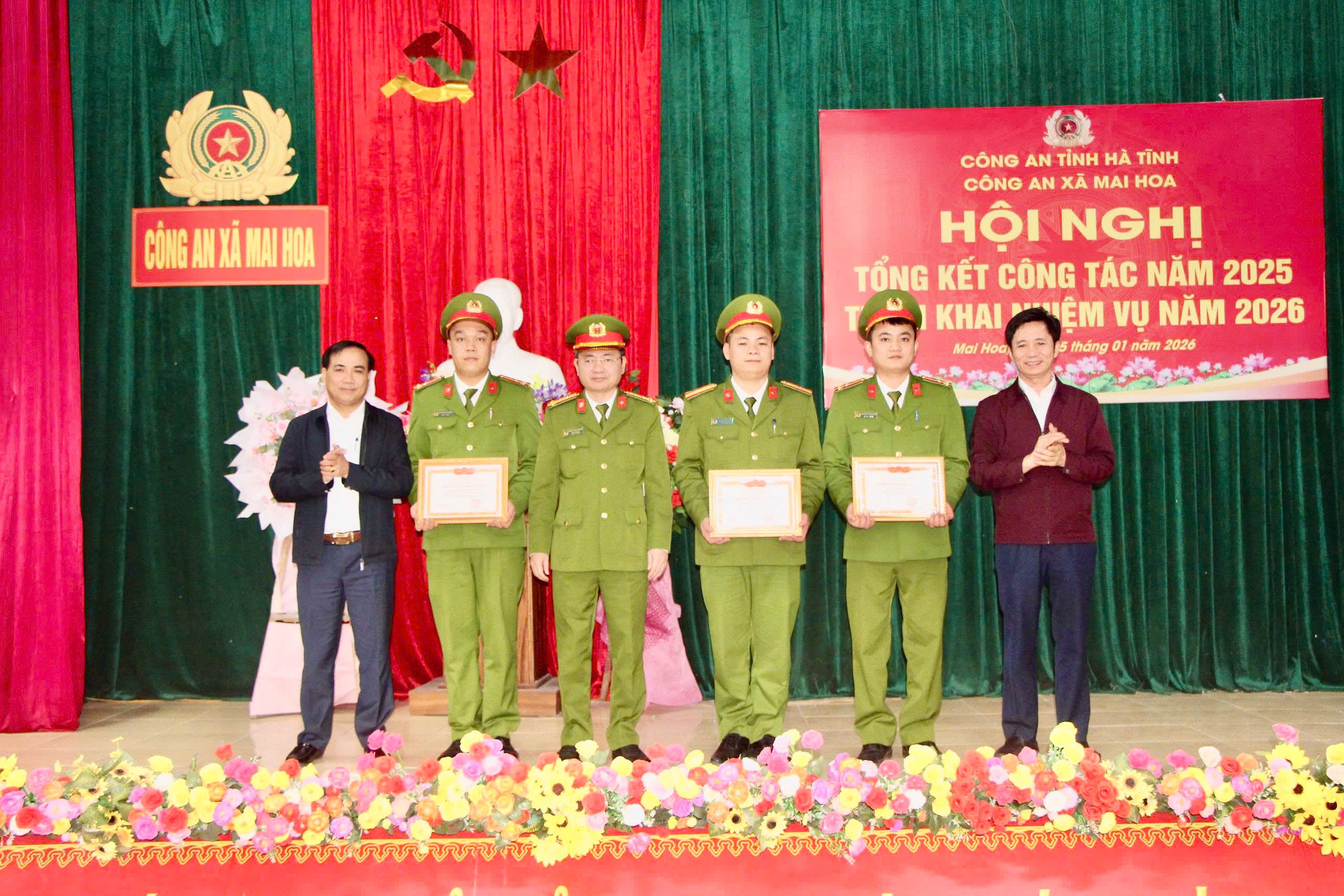 Công an xã Mai Hoa tổng kết công tác năm 2025, triển khai nhiệm vụ năm 2026.